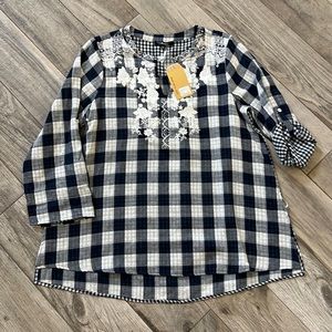 Embroidered blouse, size xl, new with tags